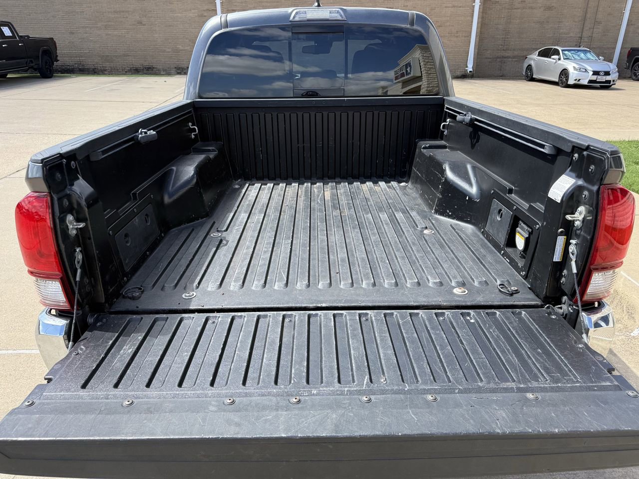 Used 2018 Toyota Tacoma TRD Off-Road AWD/4WD image 28