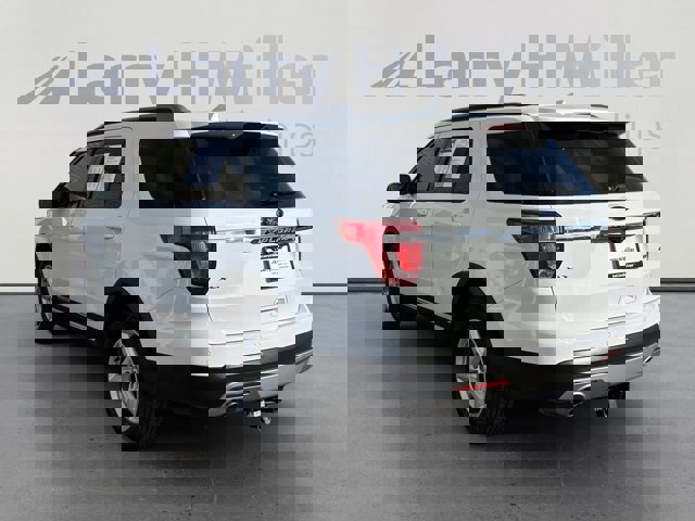 Certified 2017 Ford Explorer XLT image 3