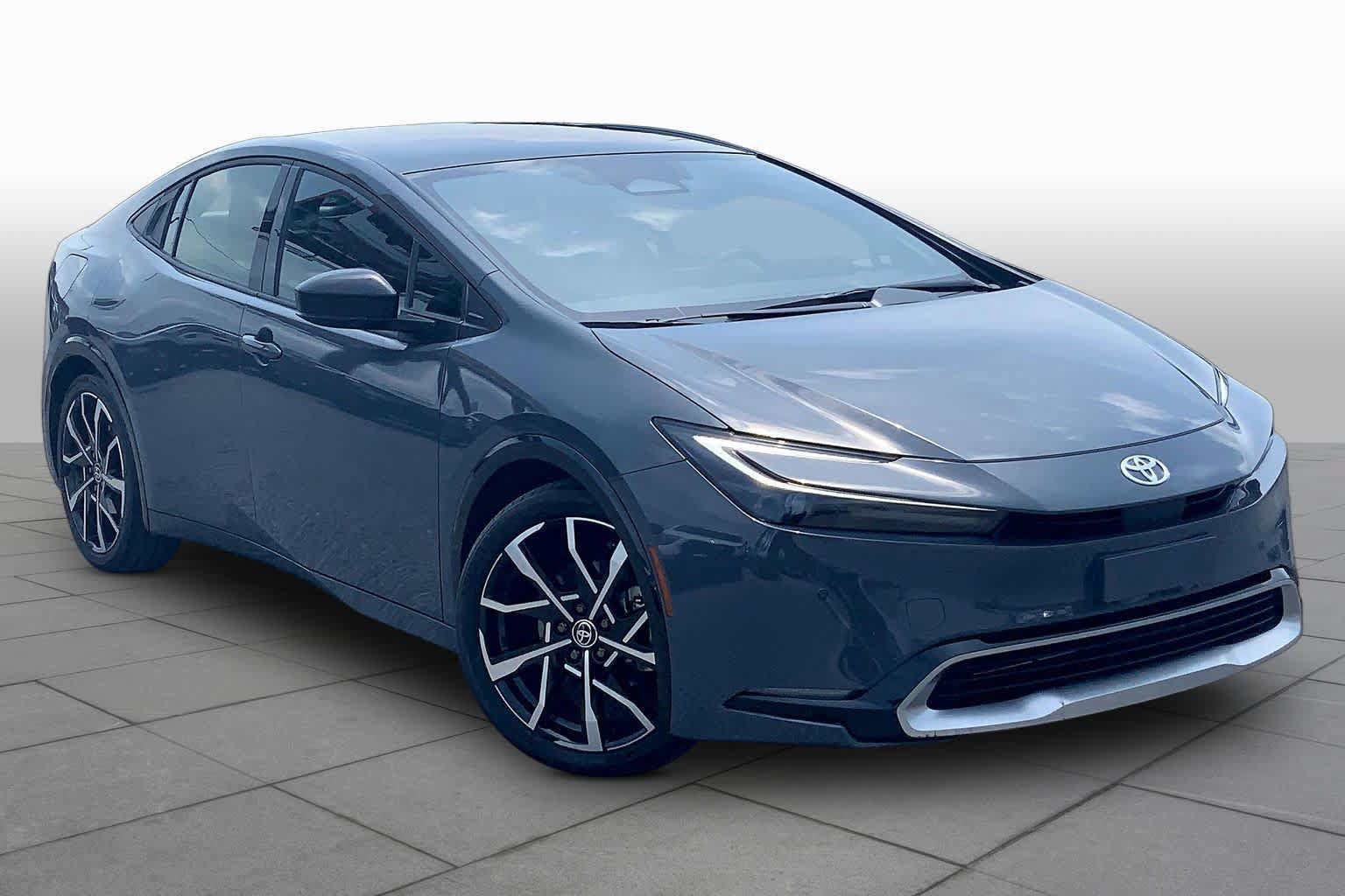 Used 2024 Toyota Prius Prime Premium FWD image 3