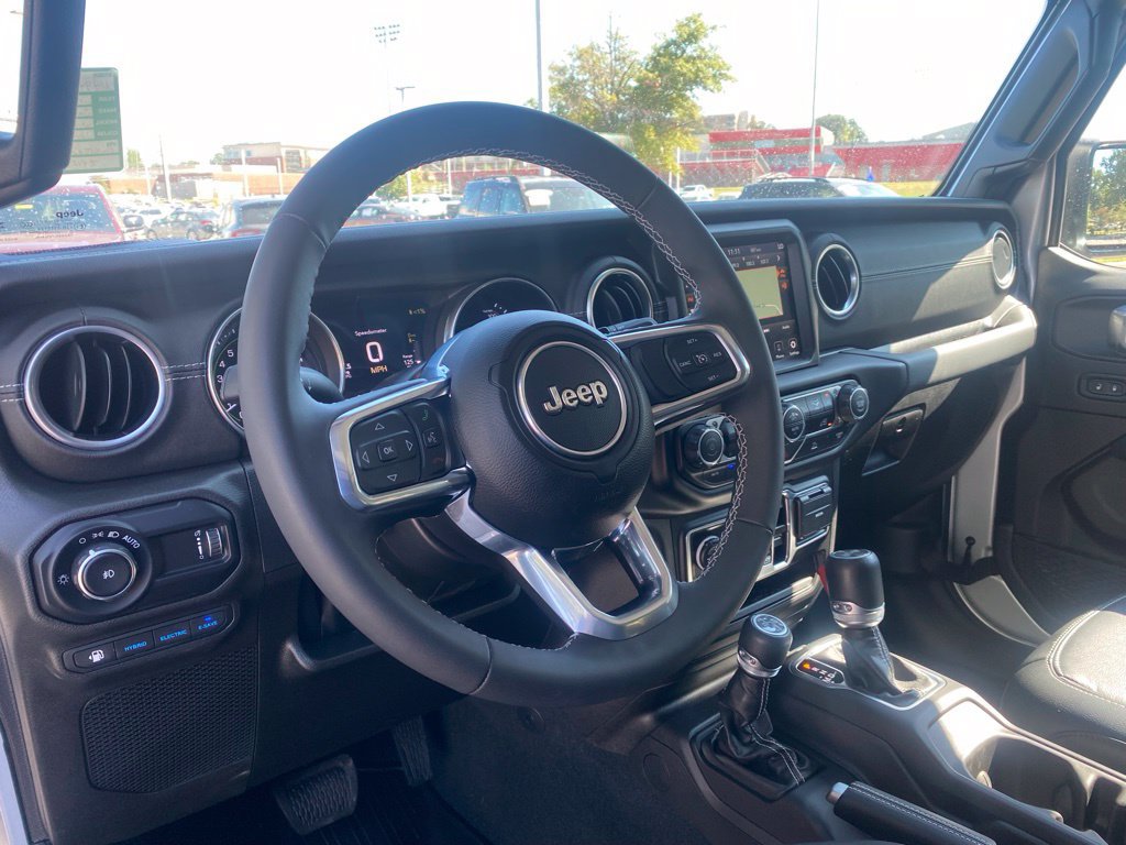 Used 2023 Jeep Wrangler Unlimited Sahara AWD/4WD image 14