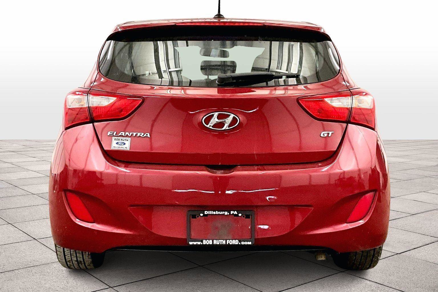 Used 2017 Hyundai Elantra GT image 2