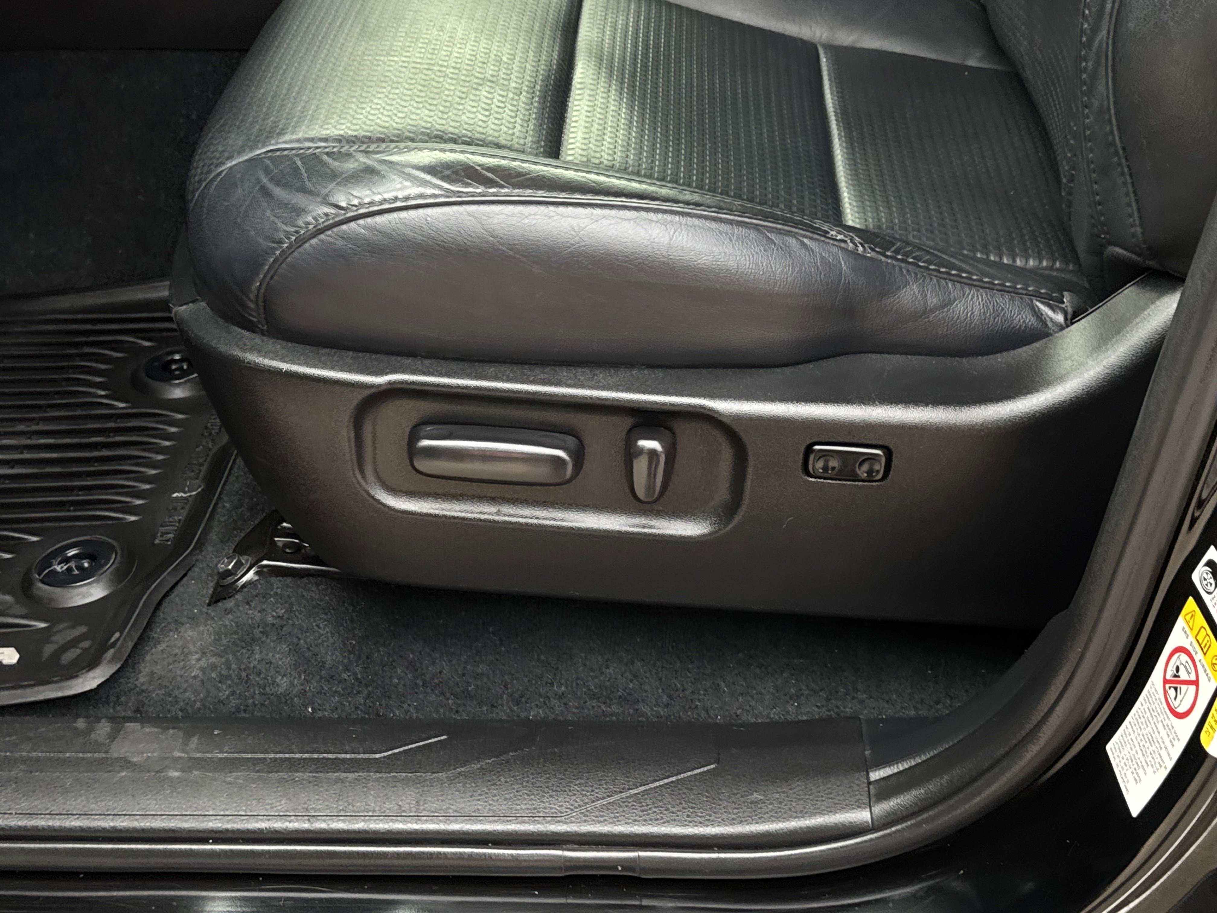 Used 2020 Toyota Tacoma Limited image 18