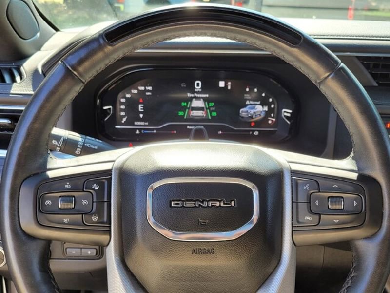 Used 2023 GMC Yukon Denali w/ Denali Reserve Package image 28