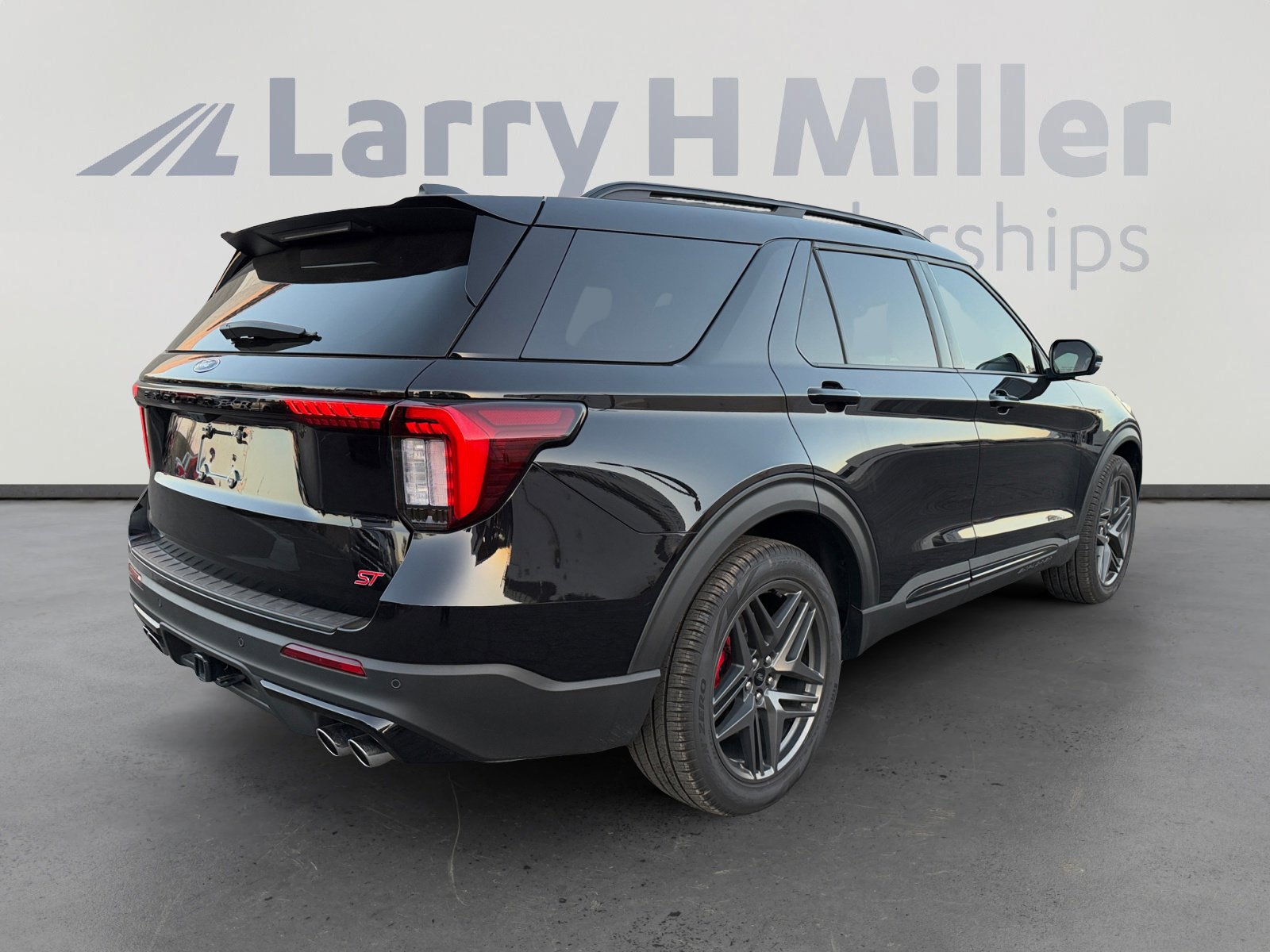 Certified 2025 Ford Explorer ST AWD/4WD image 5