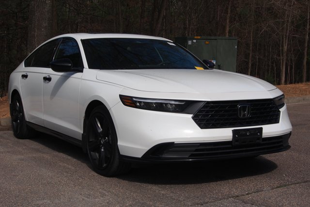 Used 2025 Honda Accord Sport image 2