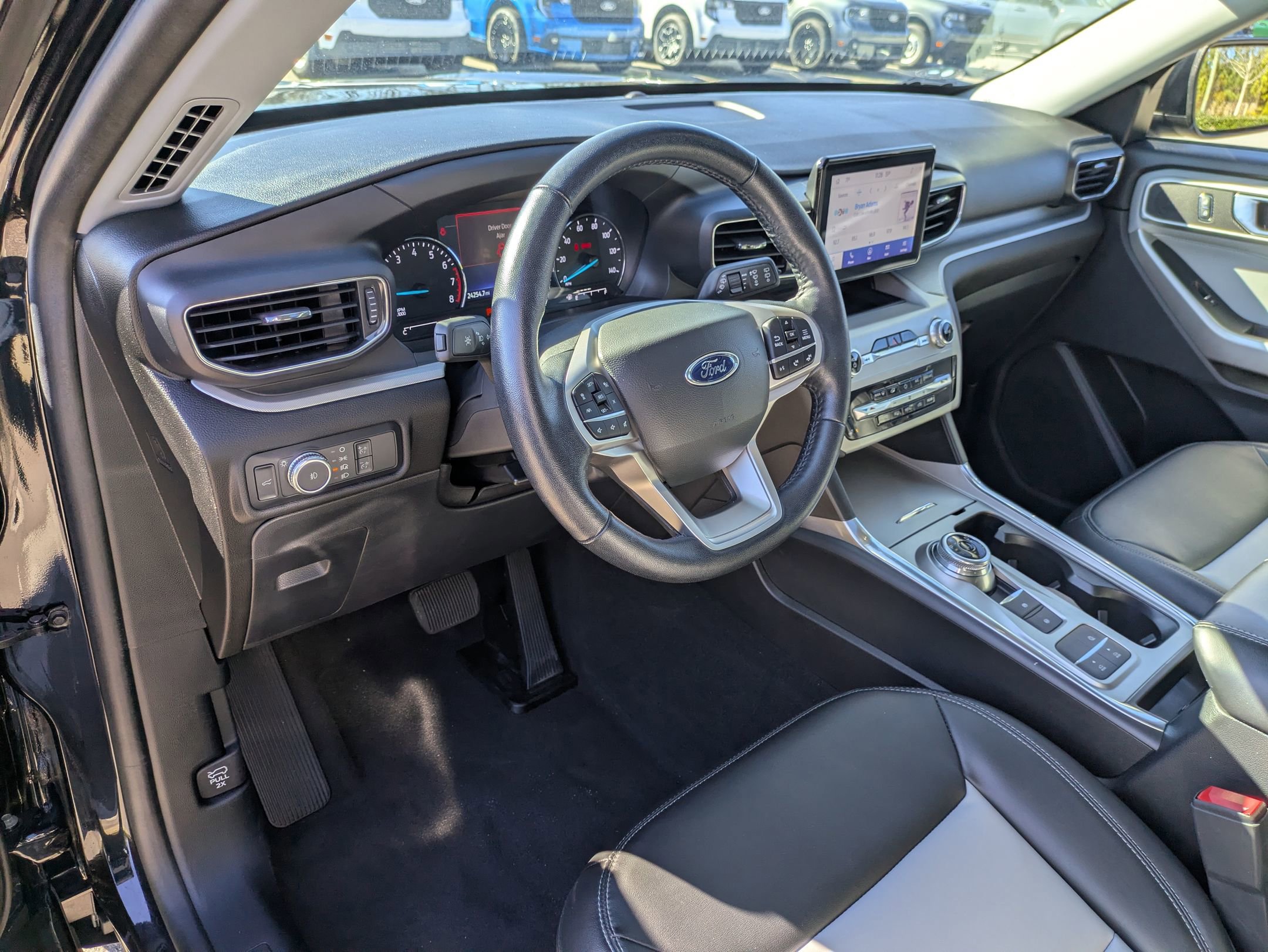 Certified 2022 Ford Explorer XLT w/ Equipment Group 202A image 14