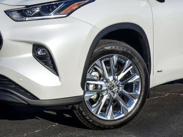 Used 2026 Toyota Highlander Limited AWD/4WD image 3