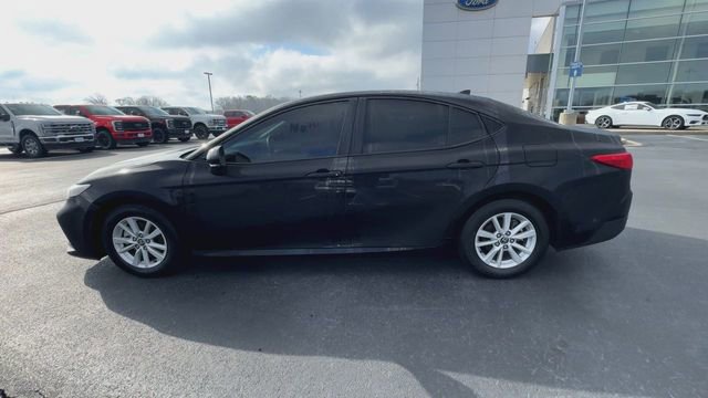 Used 2025 Toyota Camry LE image 3