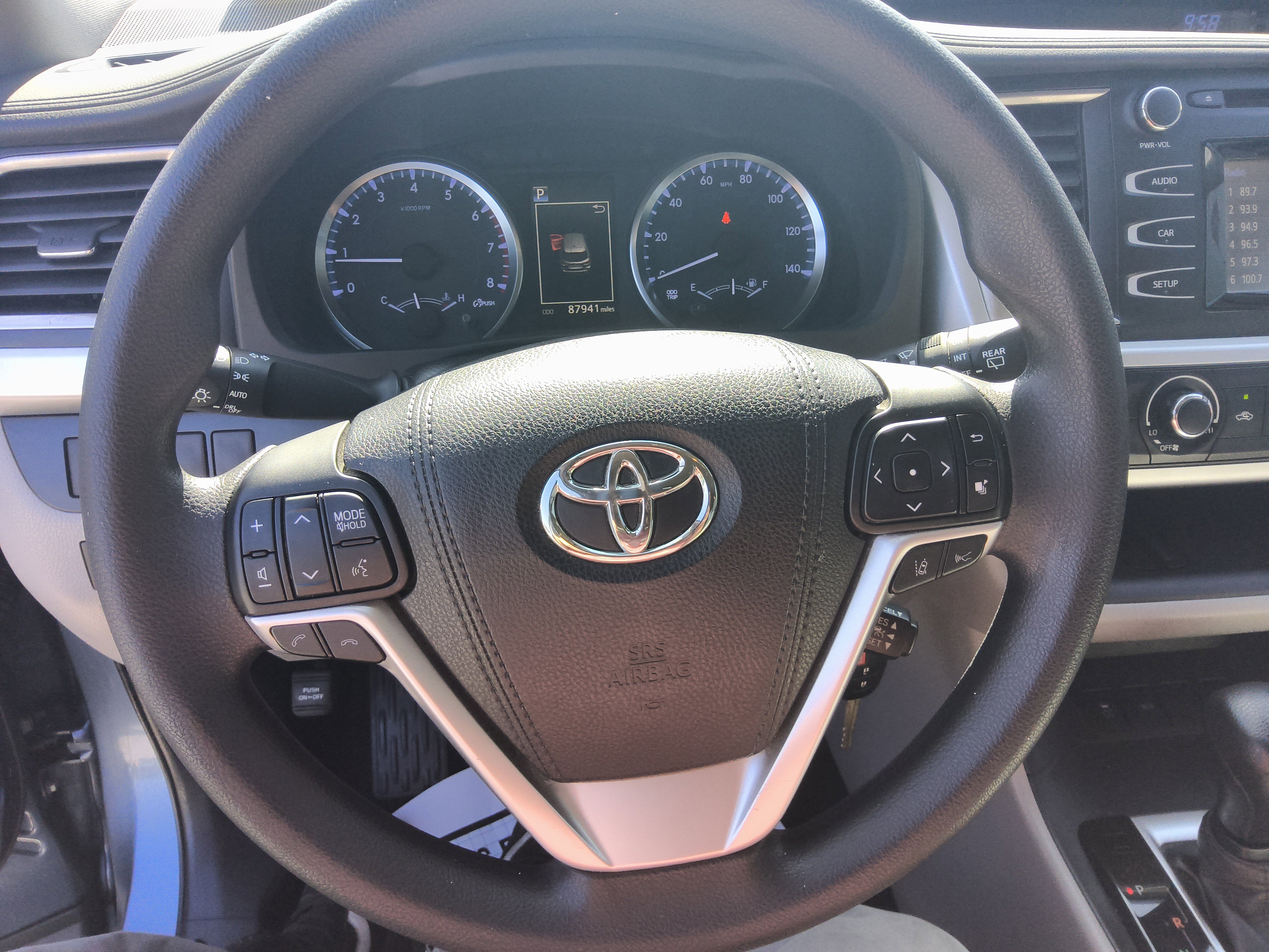 Used 2018 Toyota Highlander LE FWD image 33