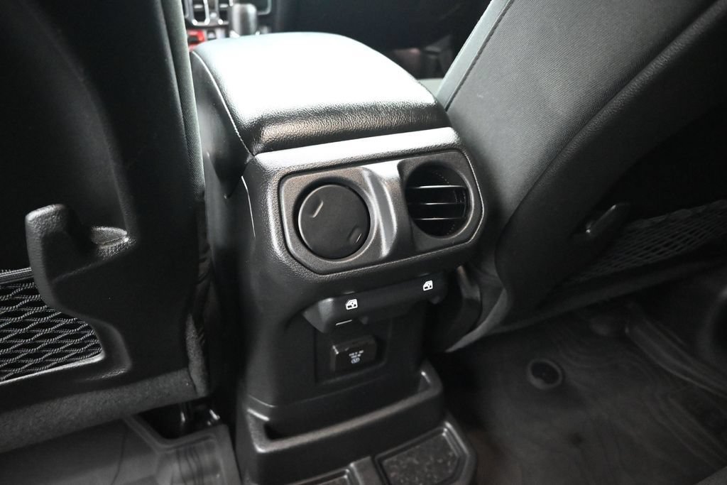Used 2024 Jeep Wrangler Unlimited Rubicon 4xe w/ Technology Group AWD/4WD image 19