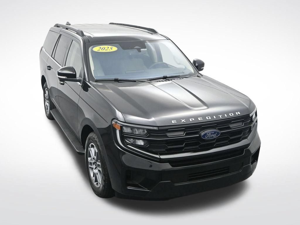 Certified 2025 Ford Expedition Active AWD/4WD image 23