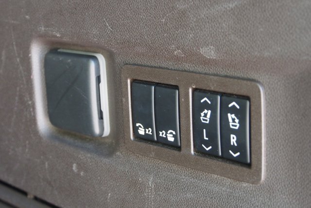 Used 2022 GMC Yukon XL Denali AWD/4WD image 19
