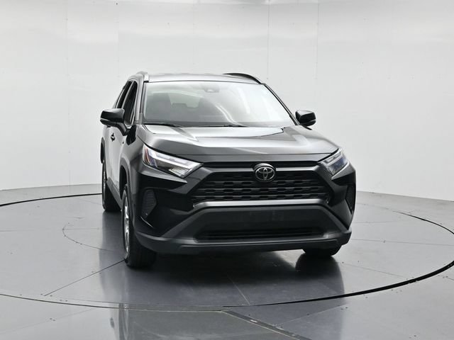 Used 2023 Toyota RAV4 XLE AWD/4WD image 4