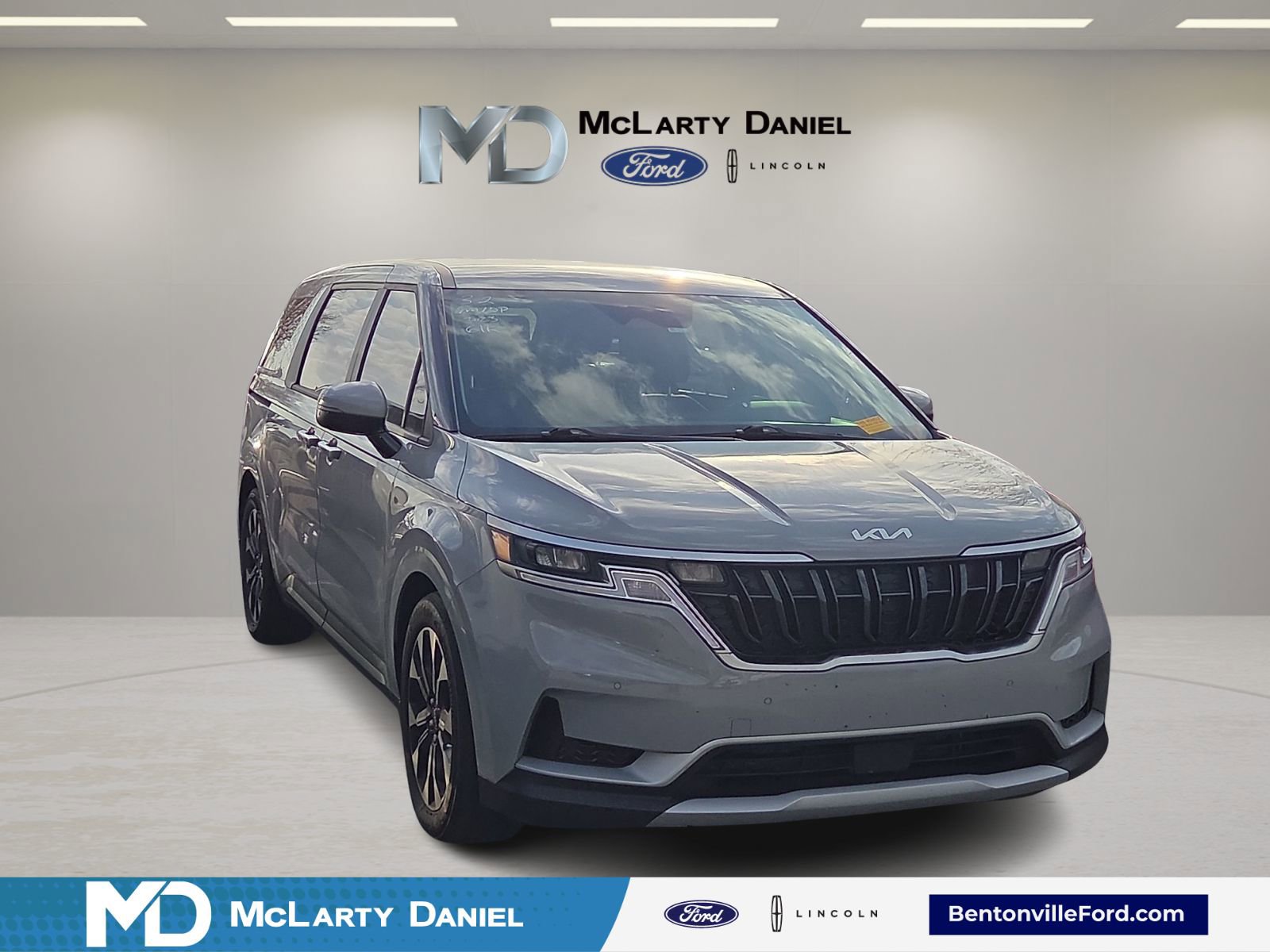 Used 2023 Kia Carnival EX