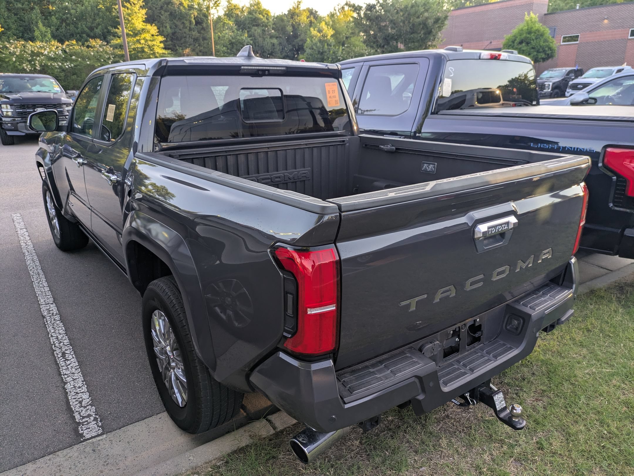 Used 2024 Toyota Tacoma Limited w/ Limited Package (LT) AWD/4WD image 4