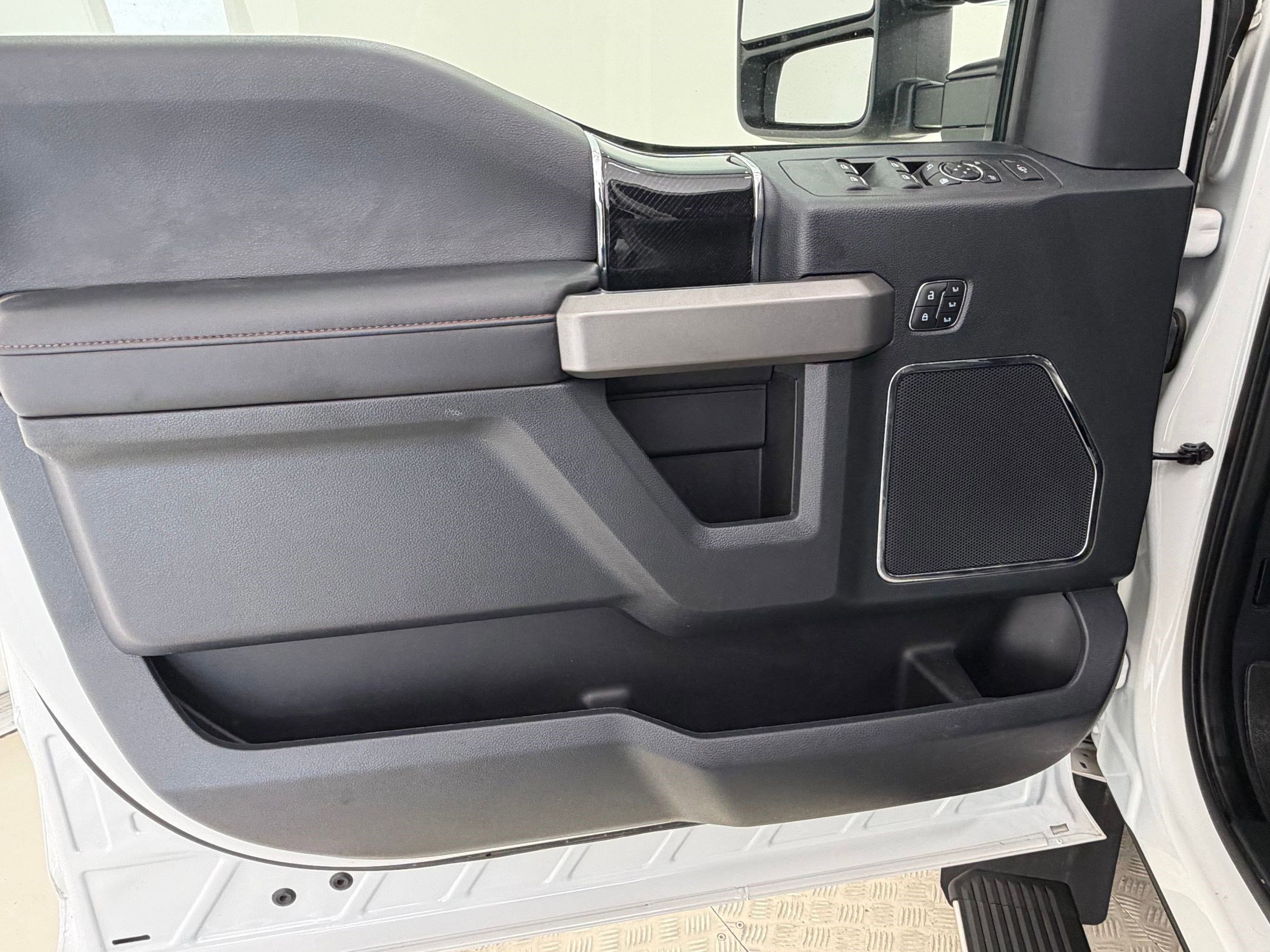 Certified 2022 Ford F450 Platinum w/ FX4 Off-Road Package image 23