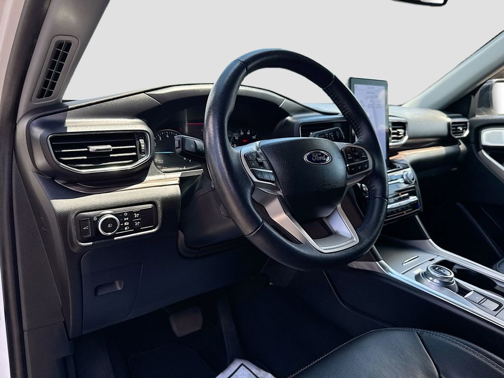 Certified 2023 Ford Explorer Limited w/ Limited Technology Package AWD/4WD image 9