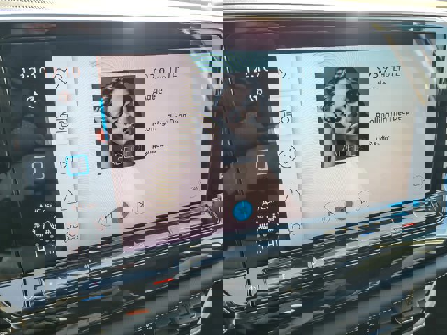 Used 2025 Volkswagen Atlas SE image 14