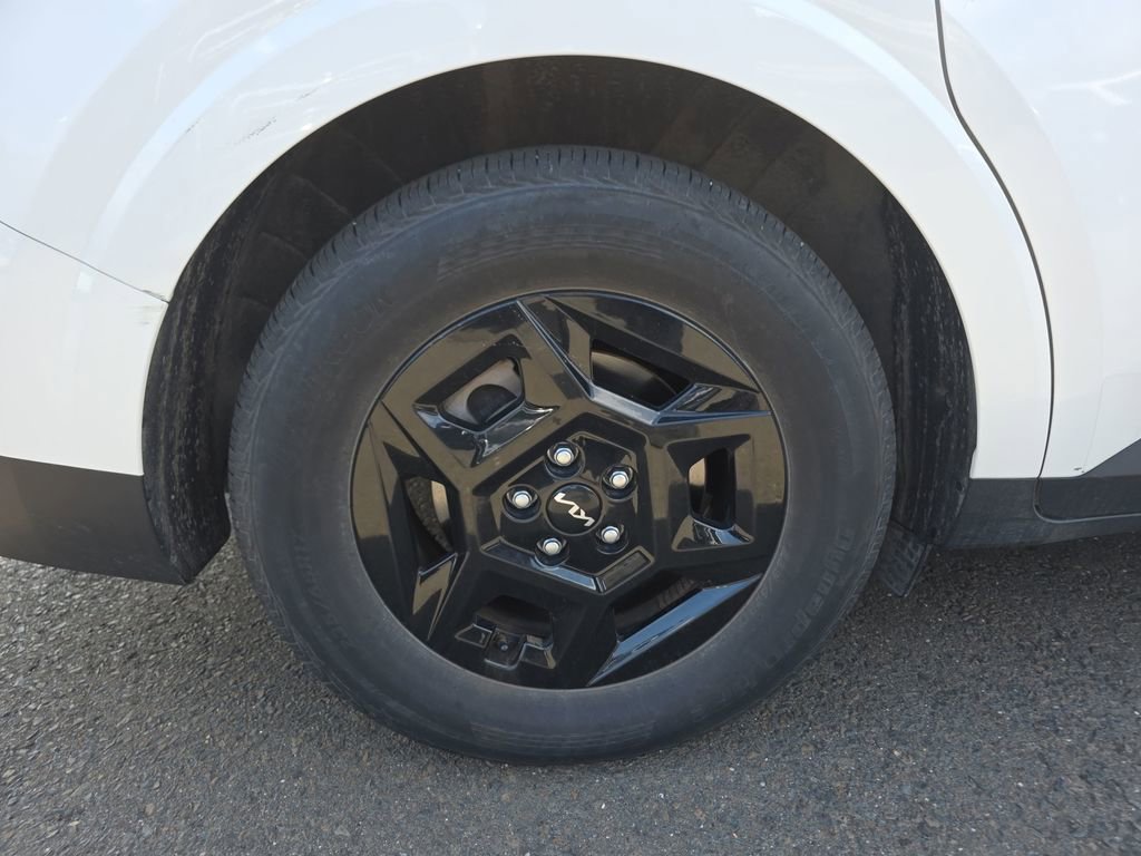 Used 2025 Kia Carnival FWD image 11