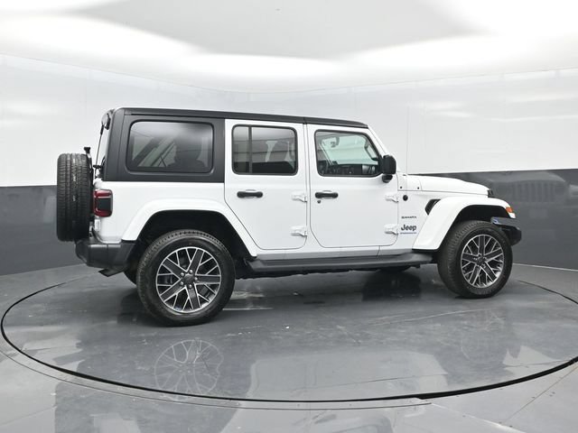 Used 2023 Jeep Wrangler Unlimited Sahara w/ Cold Weather Group AWD/4WD image 3