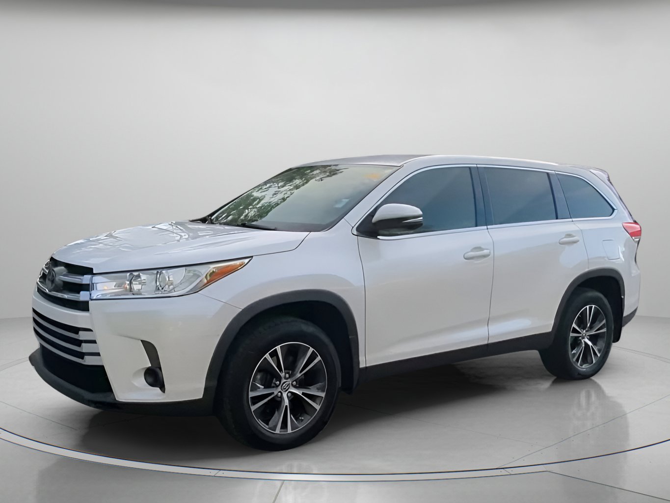 Used 2019 Toyota Highlander LE FWD image 13