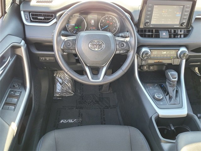 Used 2022 Toyota RAV4 SE image 11