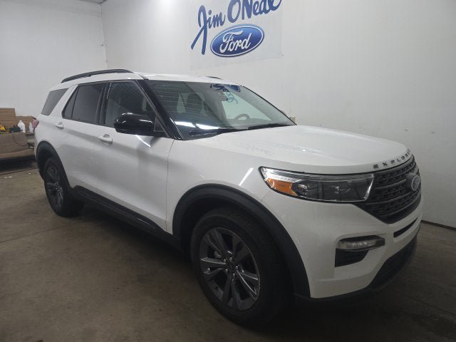 Certified 2023 Ford Explorer XLT w/ Equipment Group 202A AWD/4WD image 1