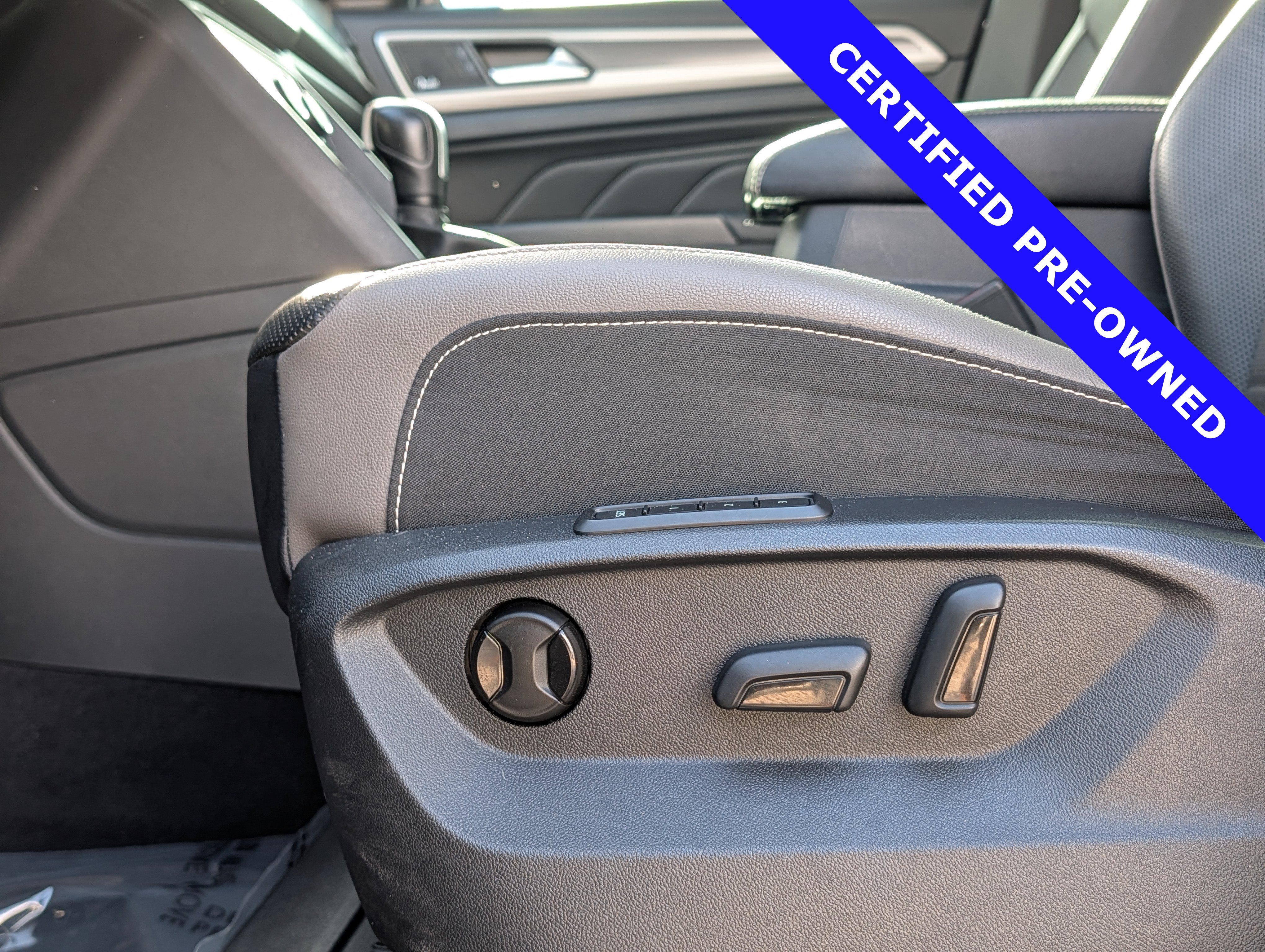 Used 2020 Volkswagen Atlas Cross Sport SEL Premium AWD/4WD image 23