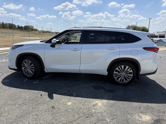 Used 2022 Toyota Highlander Platinum image 6