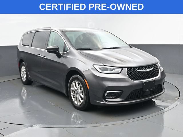 Used 2023 Chrysler Pacifica Touring-L FWD image 3