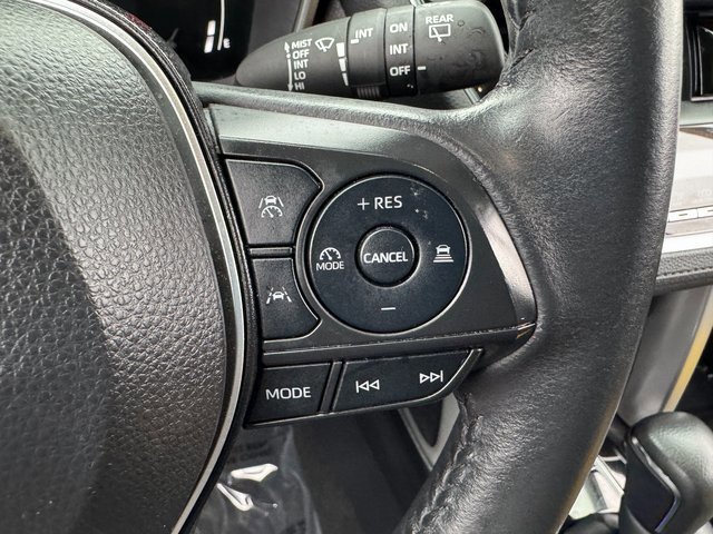 Used 2024 Toyota Corolla Cross XLE image 22