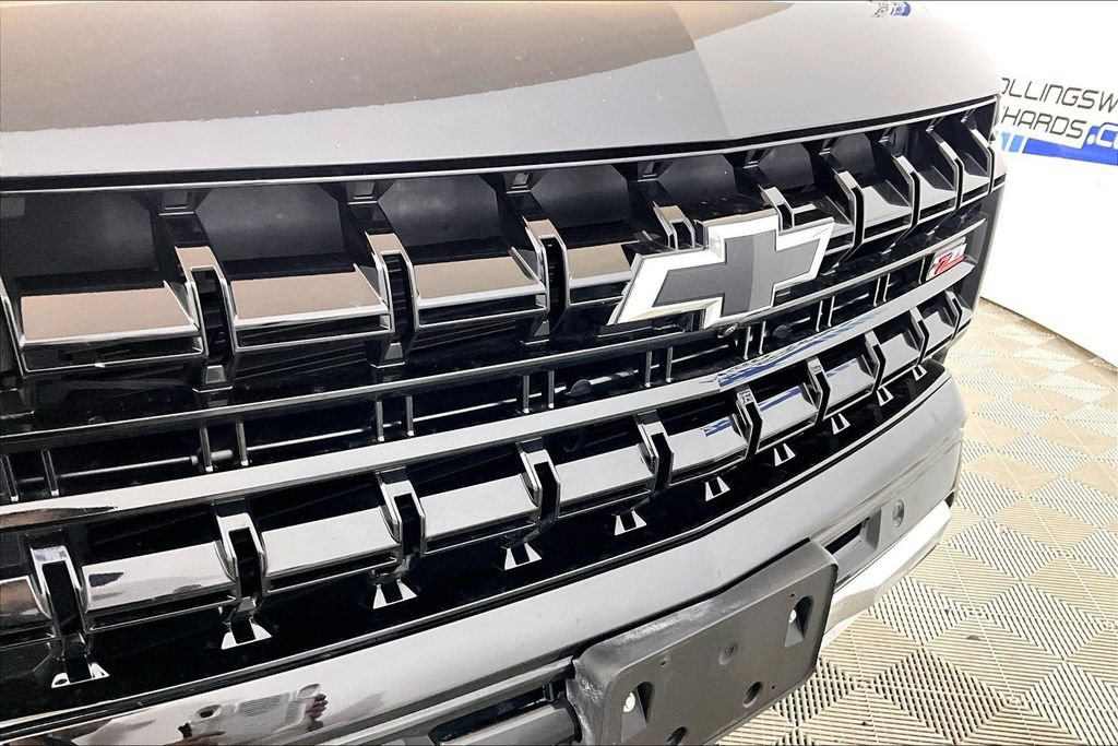 Used 2025 Chevrolet Suburban Z71 AWD/4WD image 24
