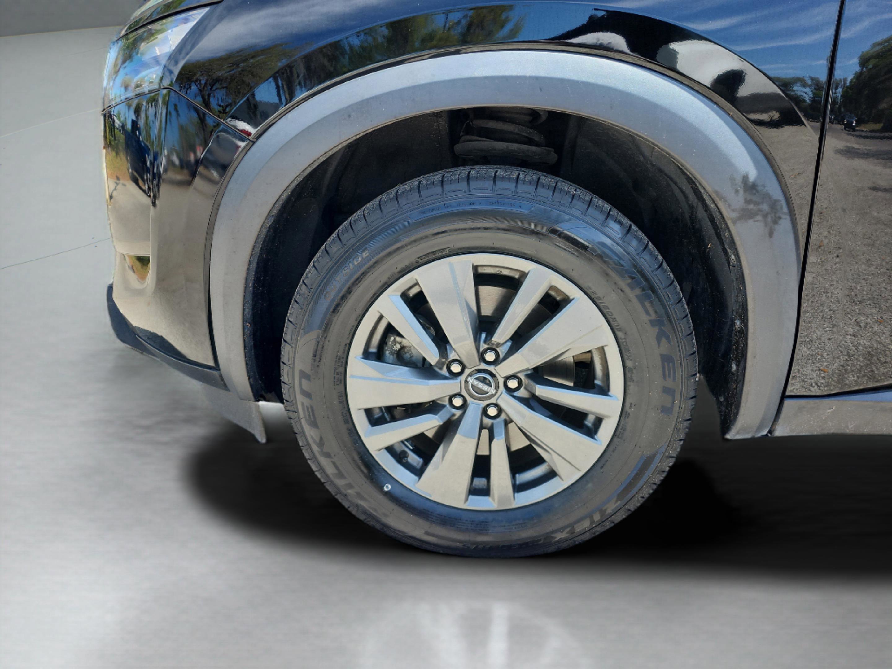 Used 2023 Nissan Pathfinder SV image 9