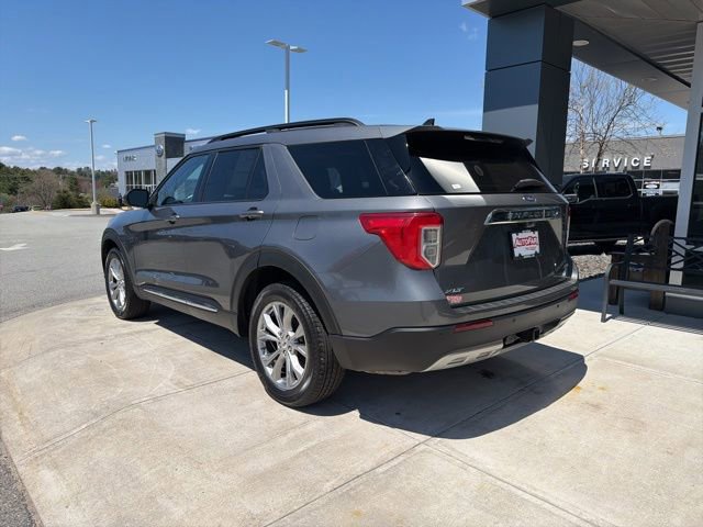 Certified 2023 Ford Explorer XLT w/ Equipment Group 202A AWD/4WD image 3