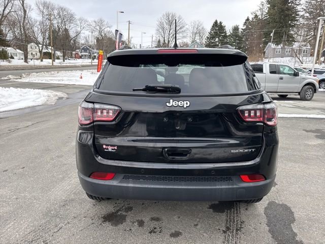 Used 2018 Jeep Compass Sport w/ Tech Group FWD image 8