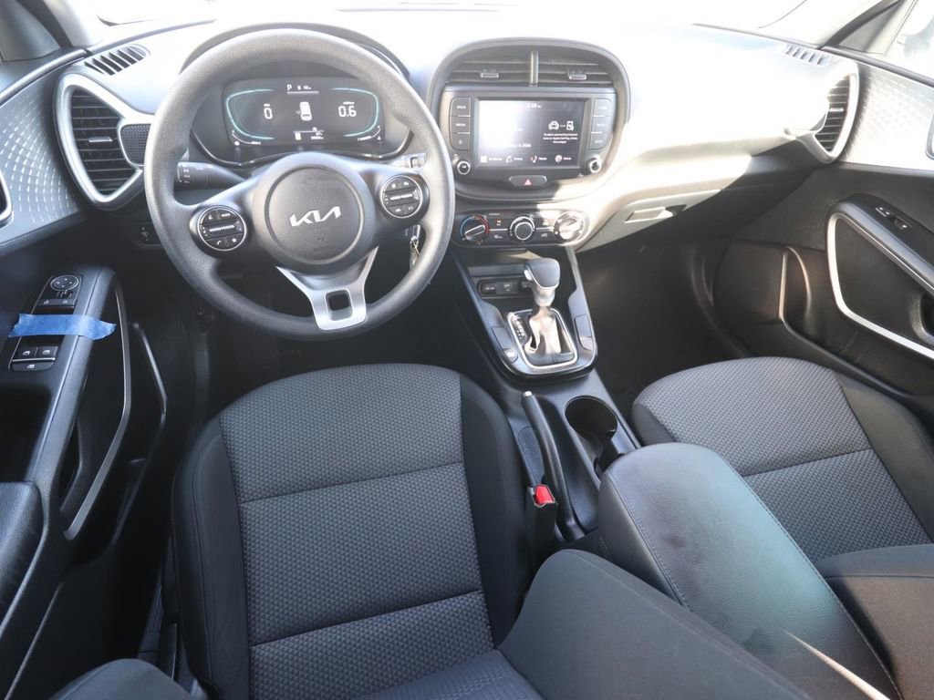 Used 2025 Kia Soul LX w/ LX Technology Package image 10