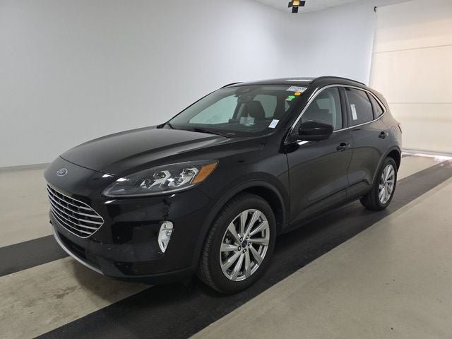 Certified 2022 Ford Escape Titanium w/ Titanium Elite Package AWD/4WD image 3