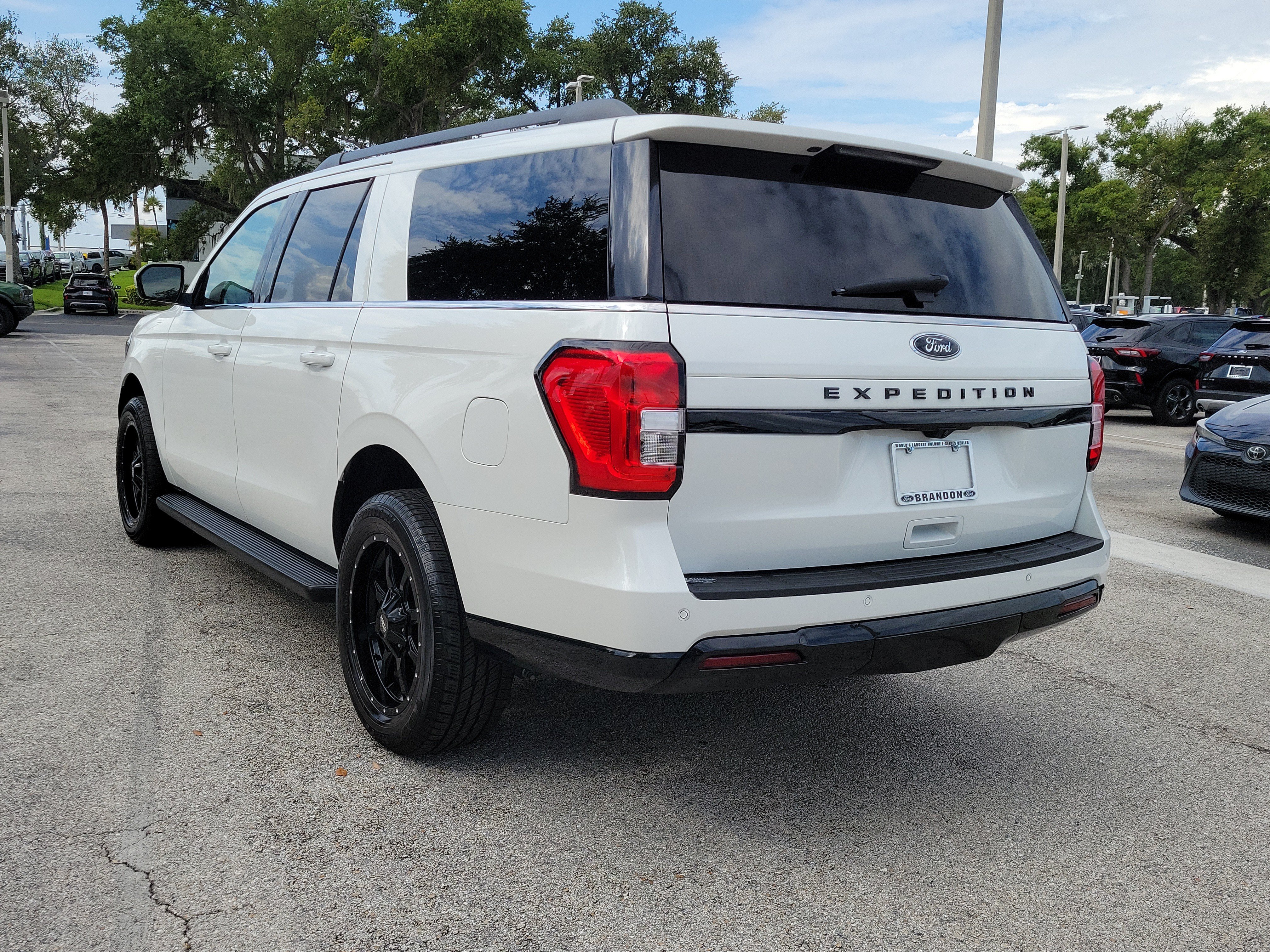 Certified 2024 Ford Expedition Max XLT RWD image 7