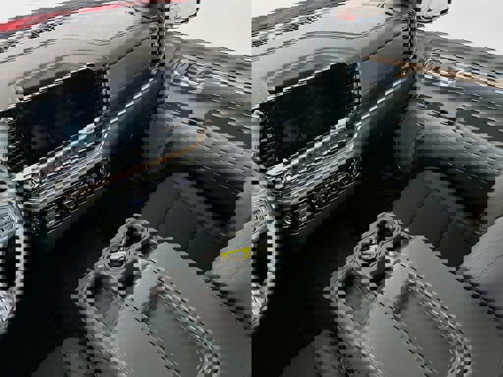 Used 2025 Chevrolet Silverado 1500 LT image 11