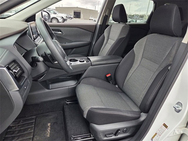 Used 2021 Nissan Rogue SV image 9