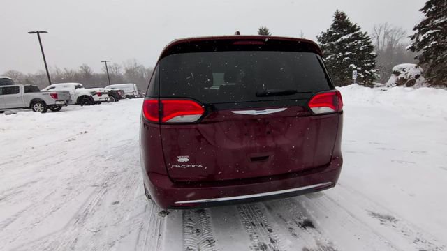 Used 2017 Chrysler Pacifica Touring-L image 8