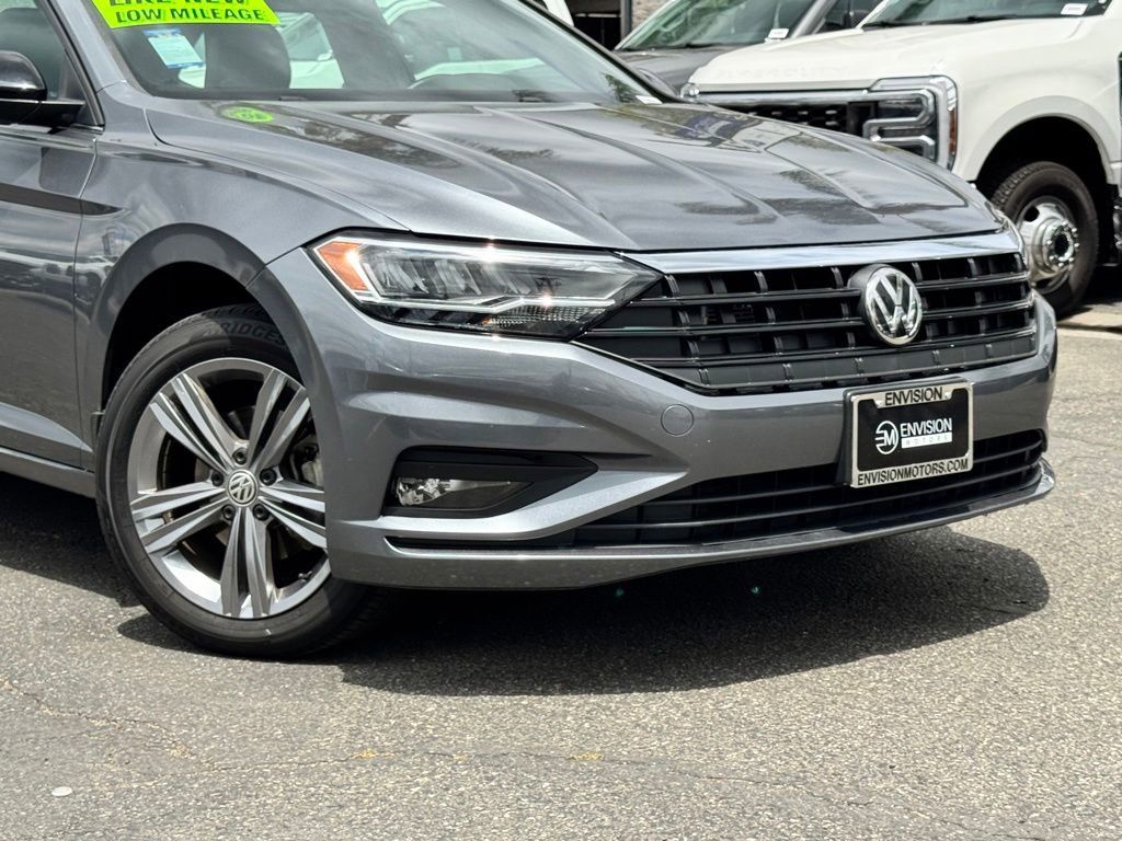 Used 2019 Volkswagen Jetta R-Line w/ R-Line Cold Weather Package FWD image 4
