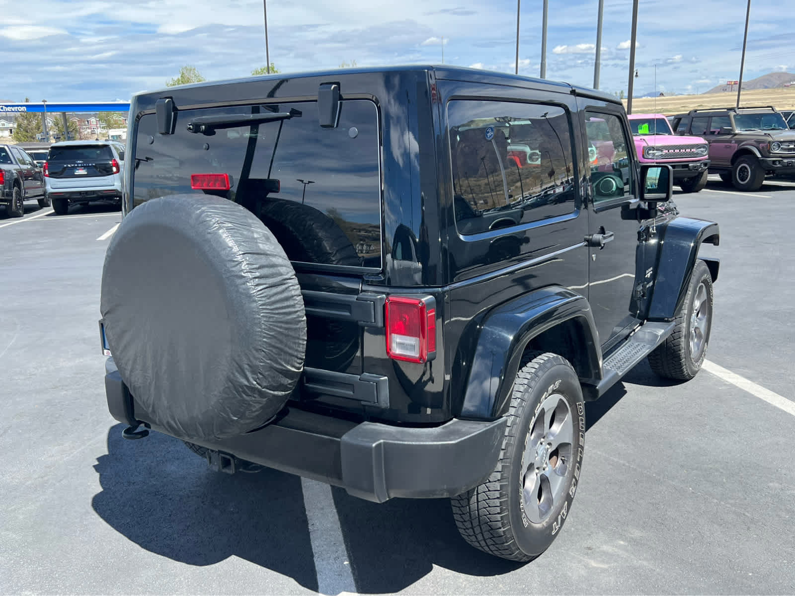 Used 2018 Jeep Wrangler Sahara w/ Connectivity Group AWD/4WD image 8