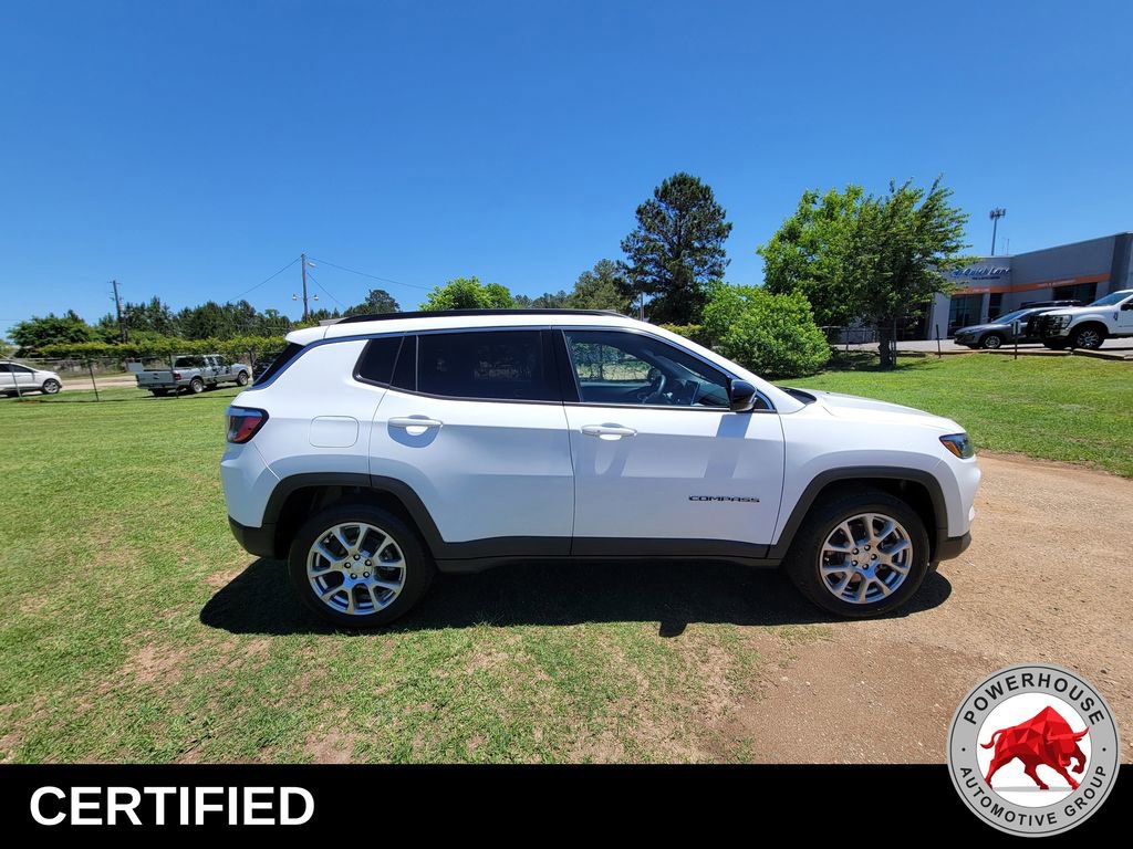 Used 2023 Jeep Compass Latitude AWD/4WD image 7