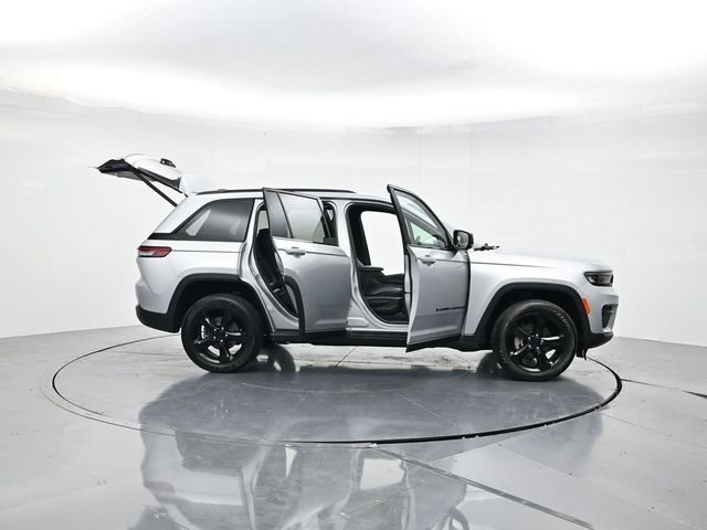 Used 2024 Jeep Grand Cherokee Altitude AWD/4WD image 50