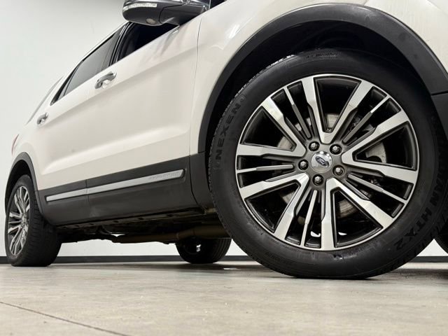 Certified 2017 Ford Explorer Platinum image 3