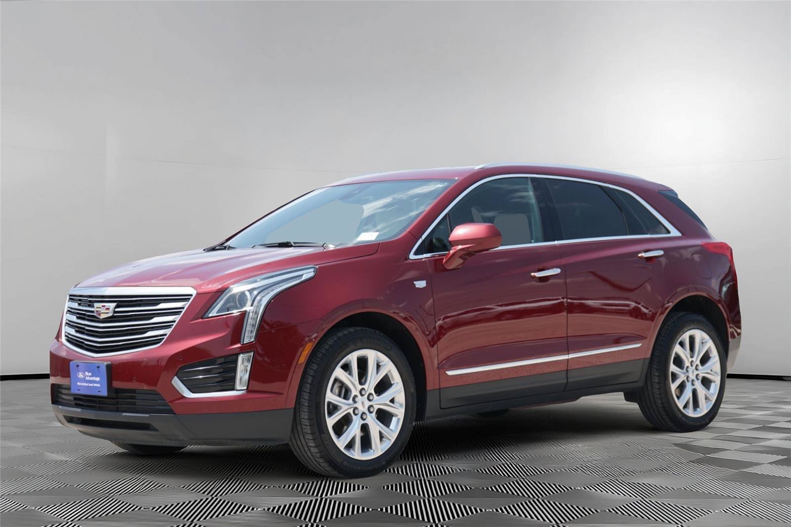 Used 2017 Cadillac XT5 Luxury w/ Driver Awareness Package FWD image 8