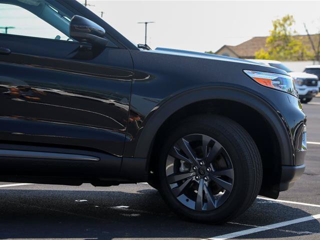 Certified 2024 Ford Explorer XLT w/ Equipment Group 202A AWD/4WD image 5