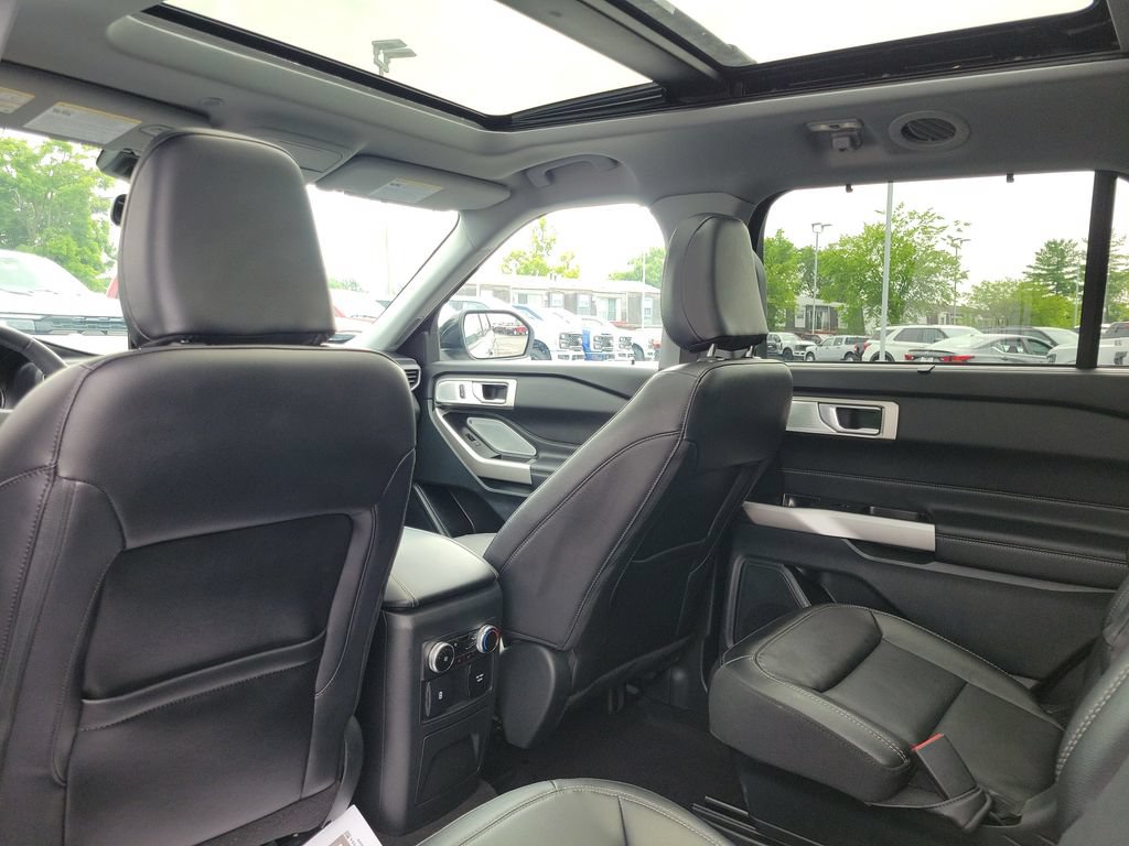 Certified 2024 Ford Explorer Limited w/ Limited Technology Package AWD/4WD image 16