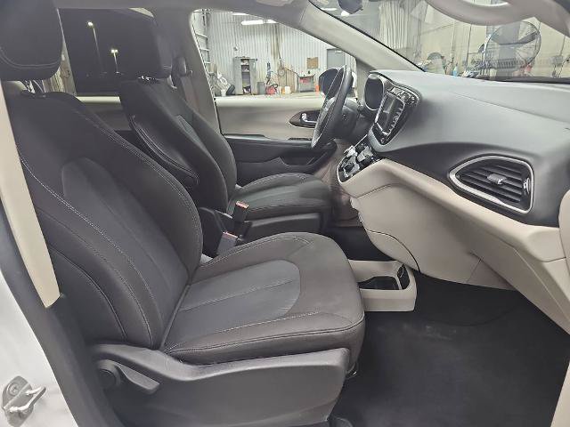 Used 2023 Chrysler Voyager LX FWD image 10